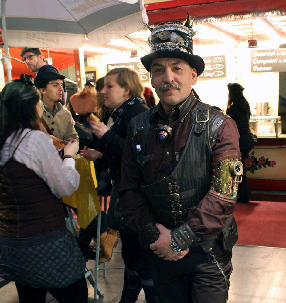 Thomas Singer sucht mit seinem Karnevalsverein nach neuen Kostümideen. Foto: kac